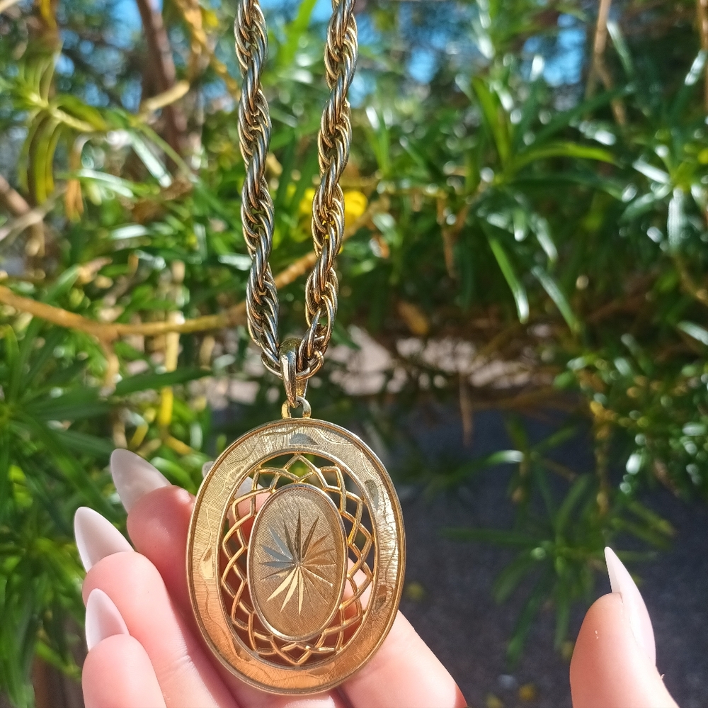 Elegant Gold Tone Pendant Necklace